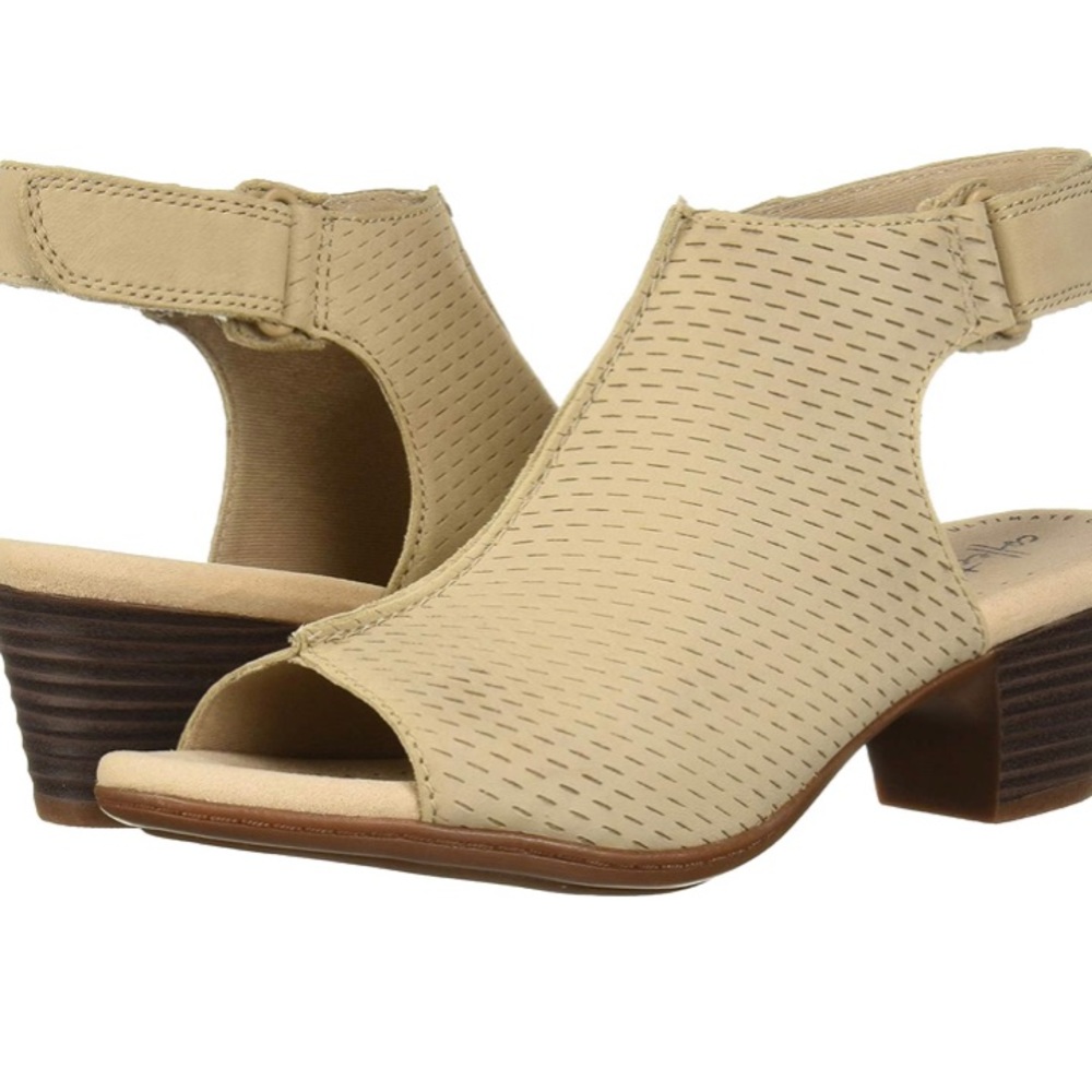 *NEW* Clarks Valarie James wedges “sand” 8.5